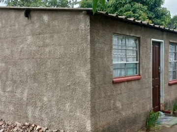 Cozy 2-Bed Glen View Home with Borehole Water Access