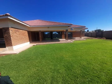 5-Bedroom Luxury House with Borehole in Parklands, Bulawayo East For Sale