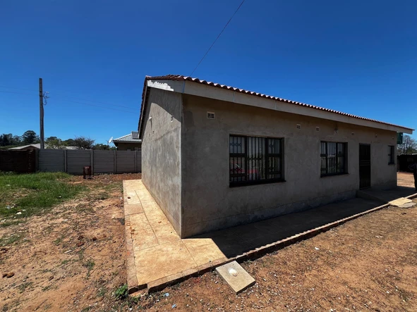 Charming 3-Bed Cottage for Rent in Manresa, Harare East - 300 m² with Borehole