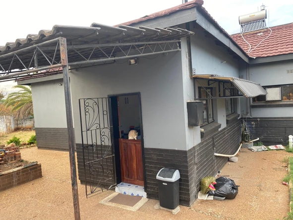 Newly Renovated House In Leaf Suburb Morningside