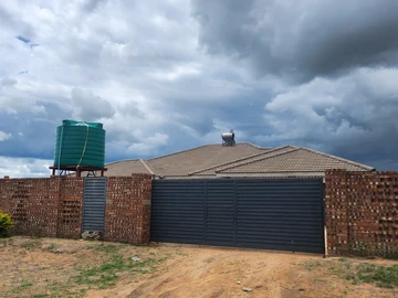 Stunning 4-Bedroom House for Sale with Borehole in Spitzkop, Harare West