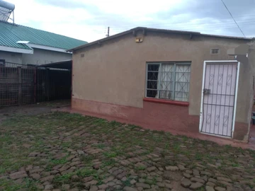 Emganwini, Bulawayo 5 Roomed House