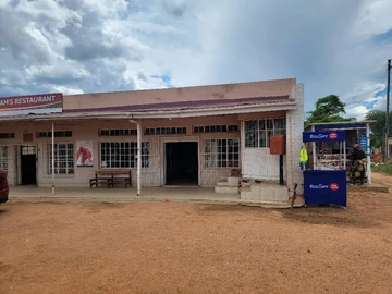 Retail Shop for Sale in Prime Mhondoro Ngezi, 1000m² Land Area