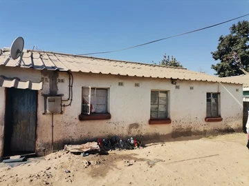 Spacious 7-Bedroom House For Sale in Chitungwiza, Mashonaland East with a Tittle Deed