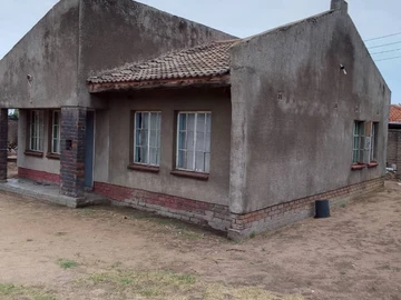 2-Bedroom House in Waterfalls, Harare South with Garden and Tarred Roads