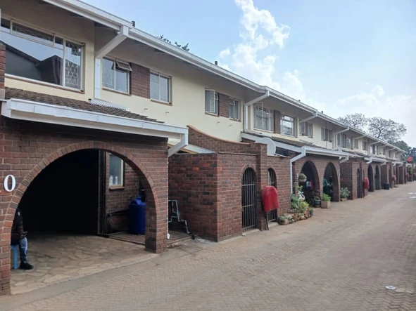 Spacious 3Beds, 2BA Garden Flat in Central Harare with Borehole