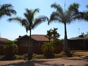 3-Bedroom House for Sale in Glaudina with Borehole, 800 m² Land