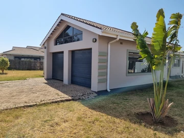 Elegant 4BR House with Borehole For Rent in Fairview, Harare West