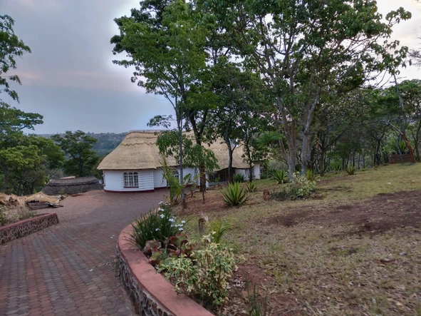 Stylish 3-Bedroom Thatched House on 1 Hectare