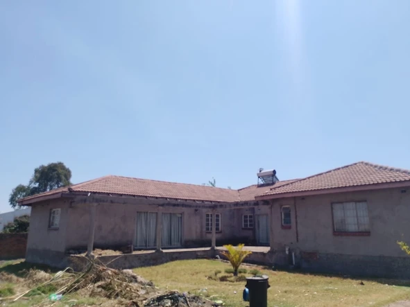 Charming 5 Bedroom House in Chiremba Park, Hatfield