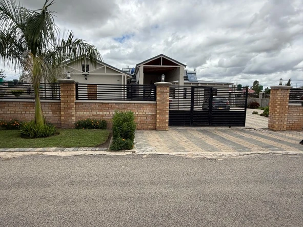 Luxurious 5-Bedroom Home in Arlington Estate