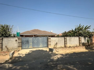 3 BR, 2 BA House for Sale in Mainway Meadows, Harare with Borehole