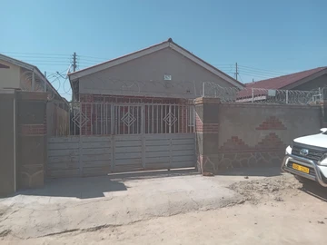 House for sale in manyame park chitungwiza 