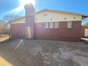 3-Bedroom House with Lavish Features for Sale in Paddonhurst, Bulawayo