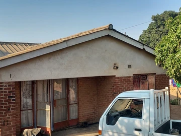 4-Bedroom Split Level House for Sale in Old Zengeza 5, Chitungwiza with Ample Utilities