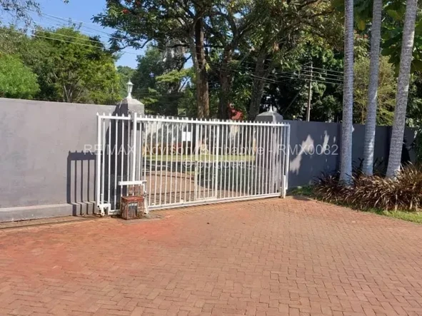 6 Bedroom House for Sale in Borrowdale
