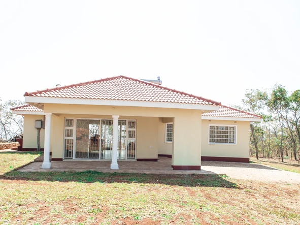 Cozy 3BR Cottage with Amenities in Scenic Arcturus, Zimbabwe