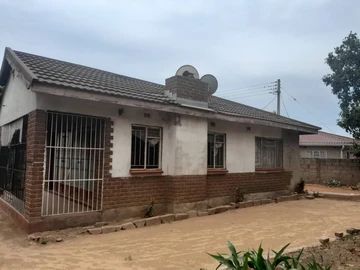 Spacious 4-Bedroom House for Sale in Glen View, Harare - 540m² Plot