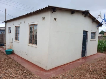 2 Bedroom House with Amenities in Nkulumane, Bulawayo For Sale