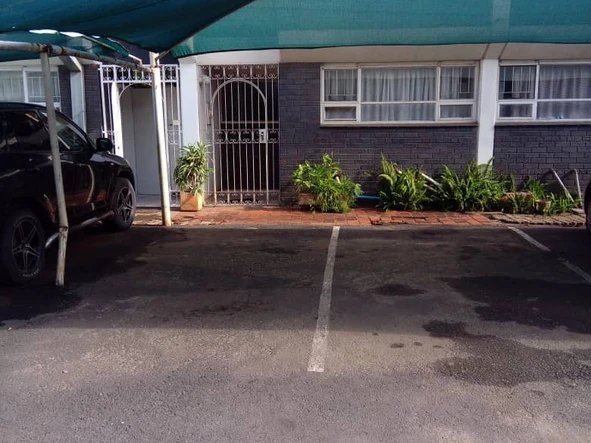 Spacious 3-Bed Furnished Flat with Borehole in Avenues, Harare