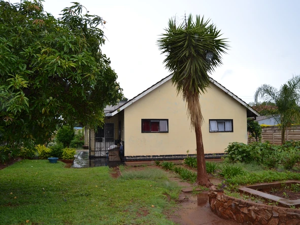 Charming 3-Bed House with Amenities in Cranborne, Harare South for Sale!