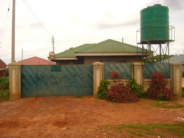 3Bed main ensuite Home in Hatcliffe,with Borehole,generator,solar and star link