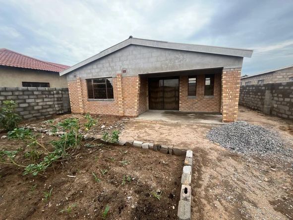 3-Bedroom Home for Sale in Cowdray Park, Bulawayo with En Suite