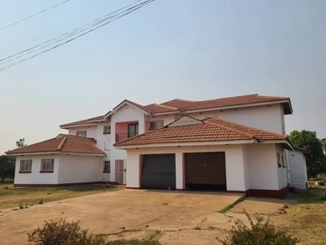 A double storey house for sale in Norton Twinlakes