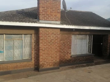 4-Bedroom House with cottage for Sale in Dangamvura, Mutare