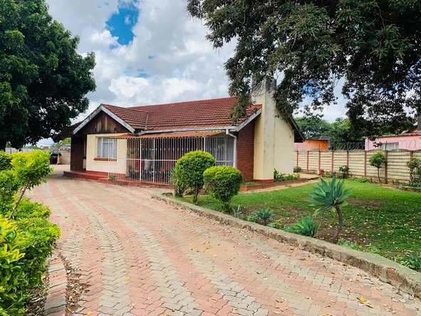 3-Bedroom House with Flatlet for sale in Braeside, Harare 