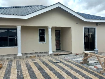 4 Bedroom Townhouse with Amenities in Arlington, Harare for Rent