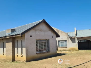 4-Bedroom House with Borehole on 1 Hectare in Manningdale, Bulawayo