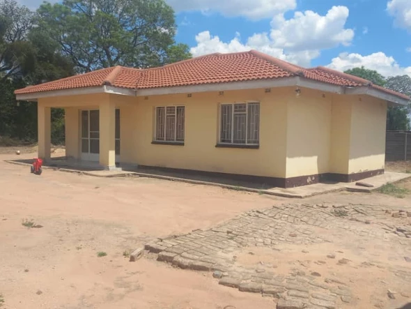 3bed cottage sitting on 2000sqm stand with subdivision permit,walled and gated in a commercial locat