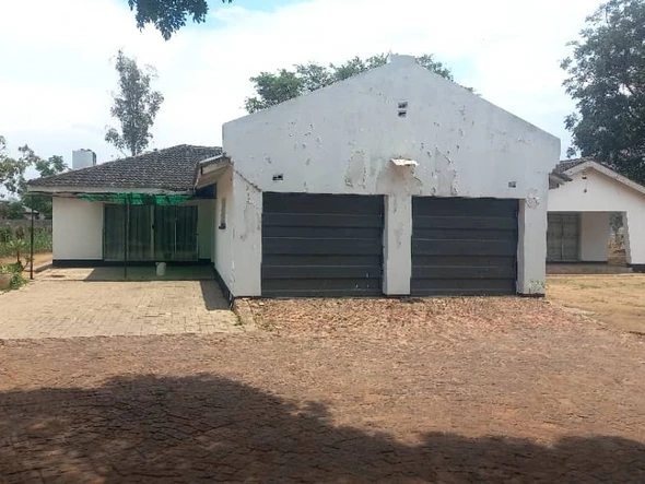 4-Bed main ensuite with Borehole in Kilwinning Hatfield Harare South for Sale