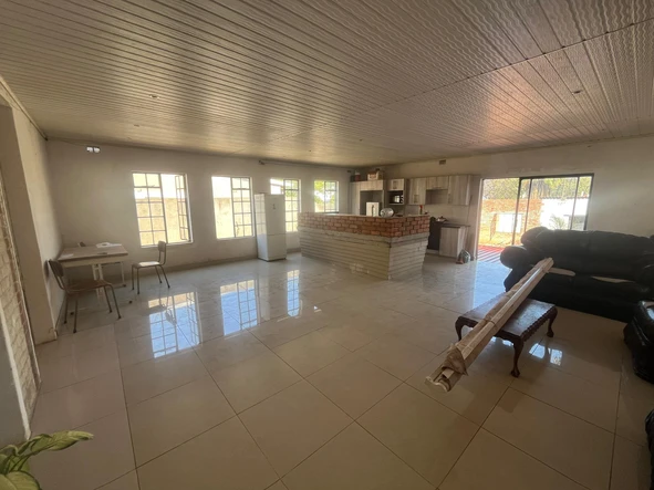 3-Bdr Bulawayo East Suburb Home: Fitted Kitchen, Walled, Main En Suite