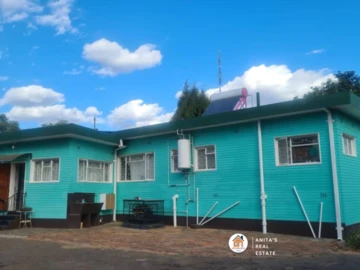 Charming 3-Bedroom House in Barham Green, Bulawayo with Borehole