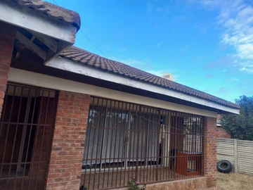 3-Bedroom Family Home with Borehole in Mainway Meadows, Harare