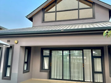 Stunning 3 bedroom house with amenity-rich features in Arlington, Harare South