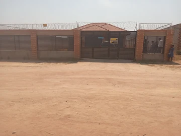 House for sale in manyame medium density chitungwiza 