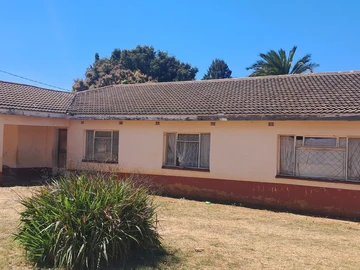 House in Twinlakes near Govanz shopping centre