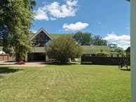 Stunning Alexander Park House with Extensive Features!