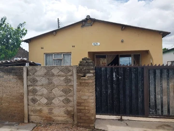 Runyararo West House For Sale Near Gomba Shops