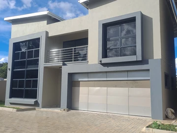 4 bedroomed townhouse to rent in Newlands