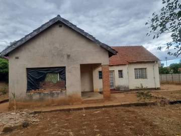 Charming 4-Bed Home for Sale in Kumalo, Bulawayo with Various Features