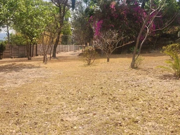 Invest in this freshly subdivided 2000m2 piece of land with Folyjon Crescent frontage. 