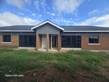 spacious 3-bedroom family home with modern Amenities and investment potential  magwegwe north 