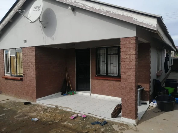 6 roomed house for sale in Zengeza 2, Chitungwiza