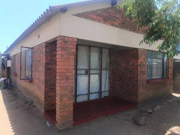 For Sale: 4-Bedroom House in Mabvuku, Harare High Density, 230m² Land