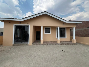 3-Bedroom House for Sale in Arlington, Harare; 300m², Fitted Kitchen, Solar