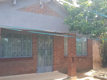 For Sale: Spacious 3-BR House in Chitungwiza, 250m² Land Area